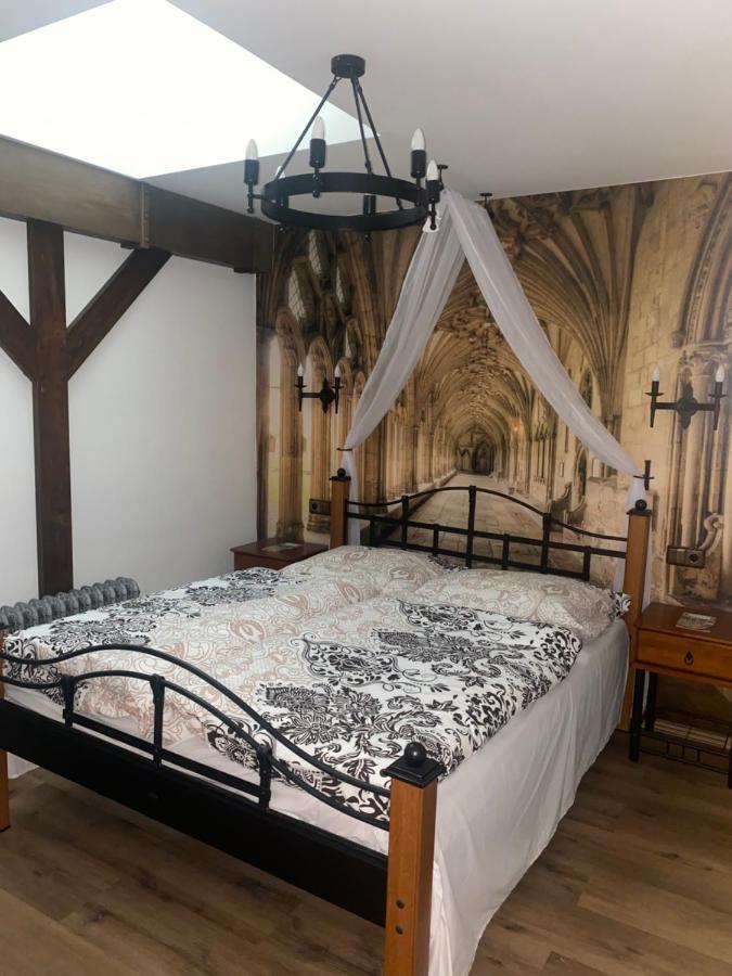 Superb - Medieval *